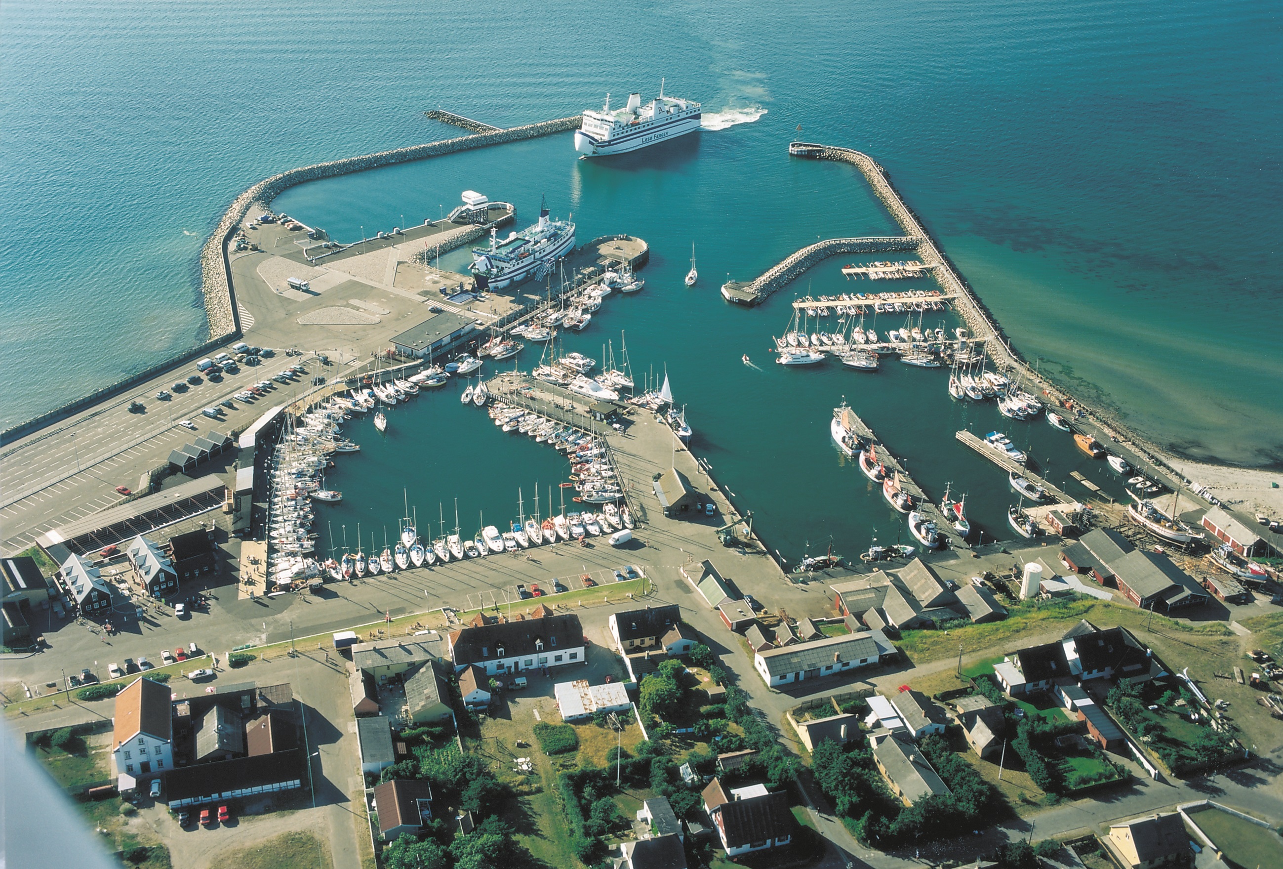 Færge ankomst - Vesterø Havn før ombygning i 2015.jpg