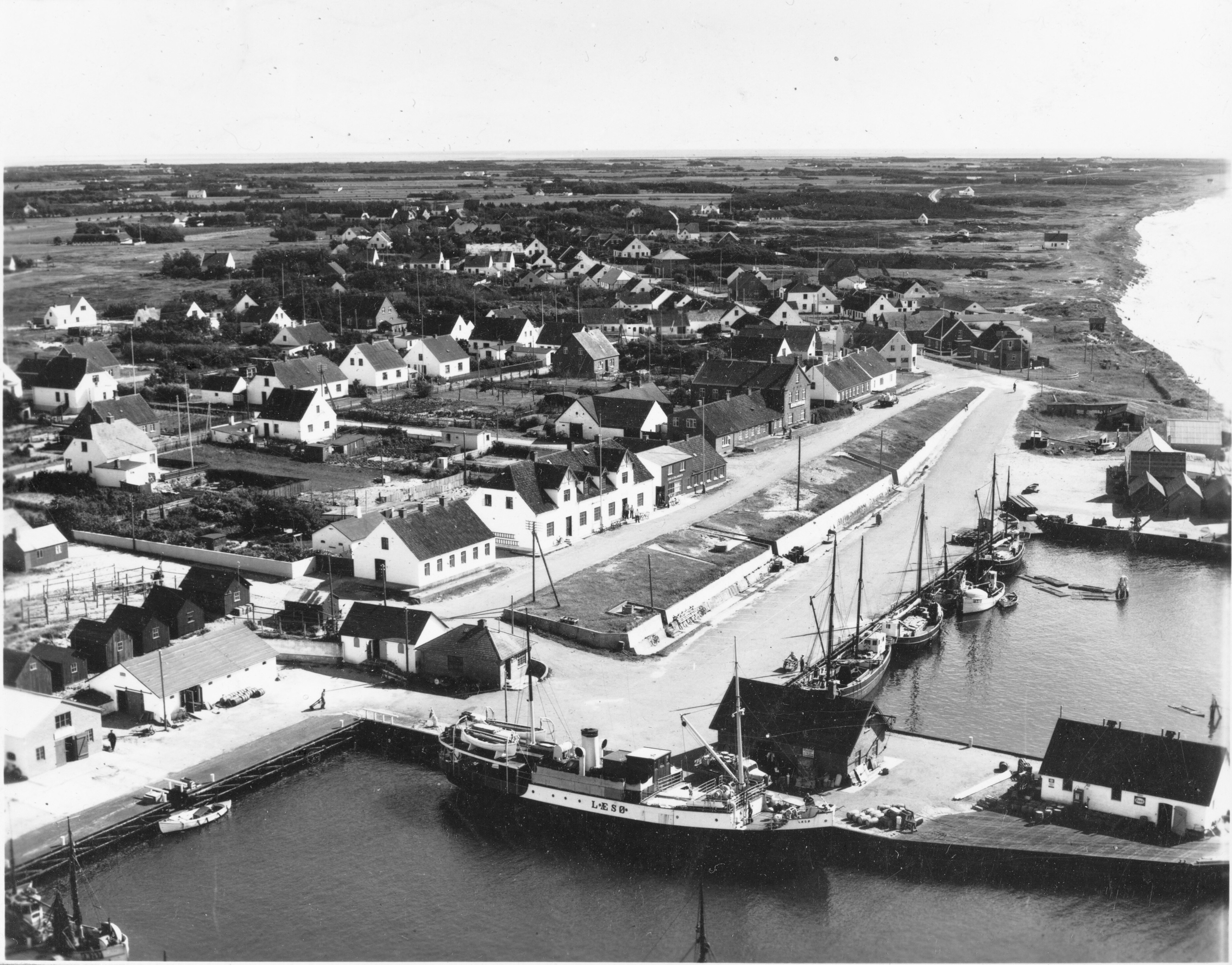 Luftfoto Vesterø Havn 1952