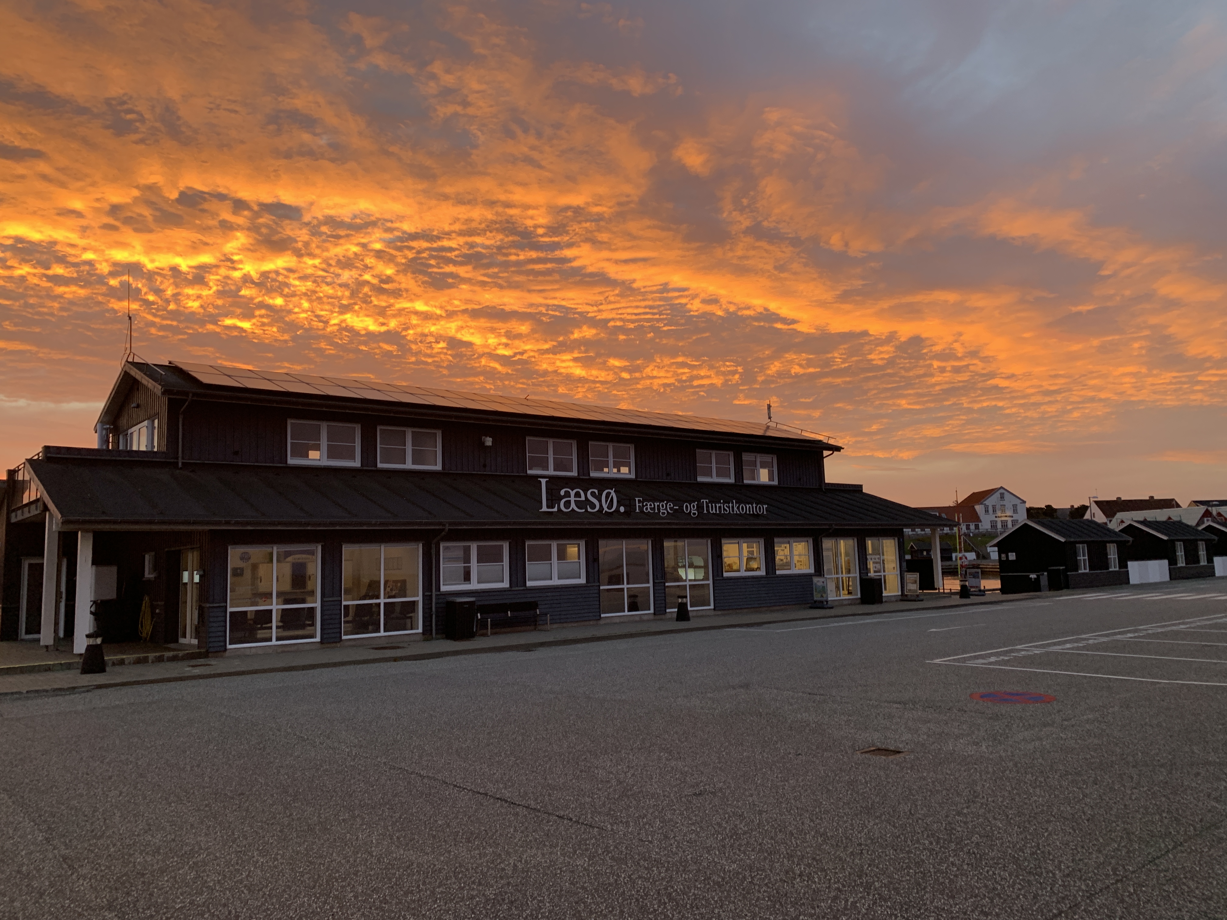 Læsø færgekontor og turistkontor Vesterø solopgang efterår