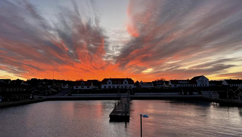 Hotel Havnebakken, morgenrøde, Lys i Mørket 2025