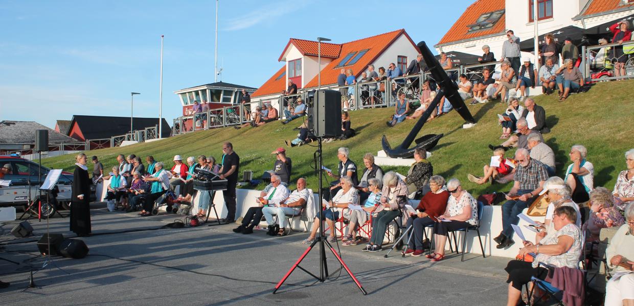 Solnedgangssang på Vesterø Havn